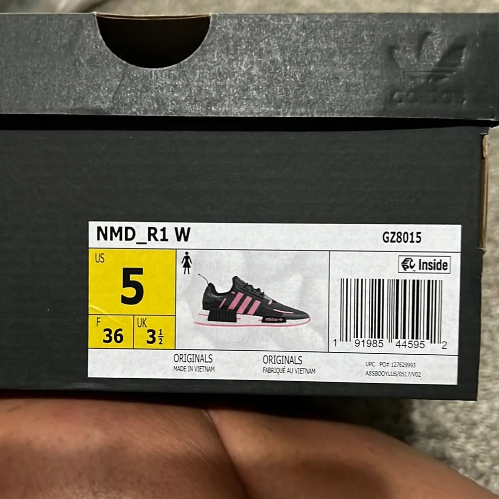 Adidas - Picture 1 of 2